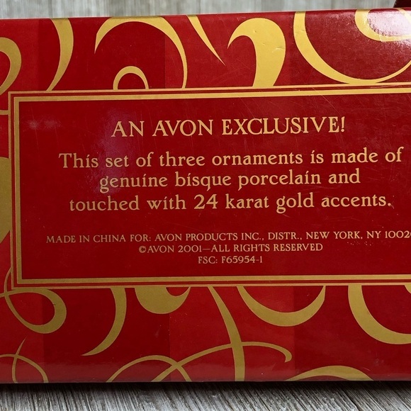 Vintage 2001 Avon Porcelain Christmas Ornament Set - Picture 5 of 6